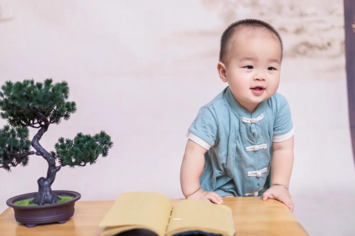 乌海六个月宝宝摇头正常吗